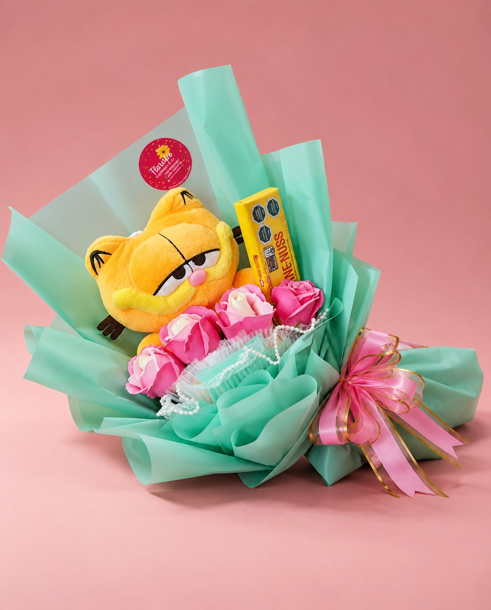 Arreglo con peluche Garfield y chocolates