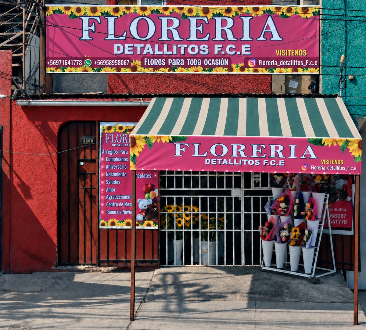 Fachada de Florería Detallitos en Pedro Aguirre Cerda, con toldo a rayas